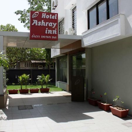 Hotel Ashray Inn Ahmedabad Bagian luar foto