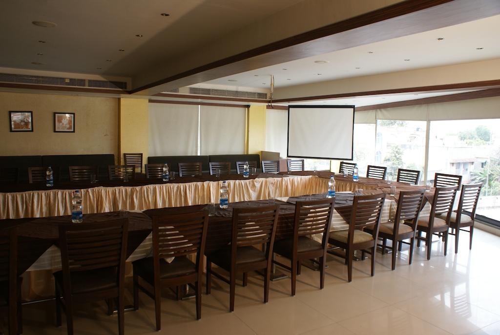 Hotel Ashray Inn Ahmedabad Bagian luar foto