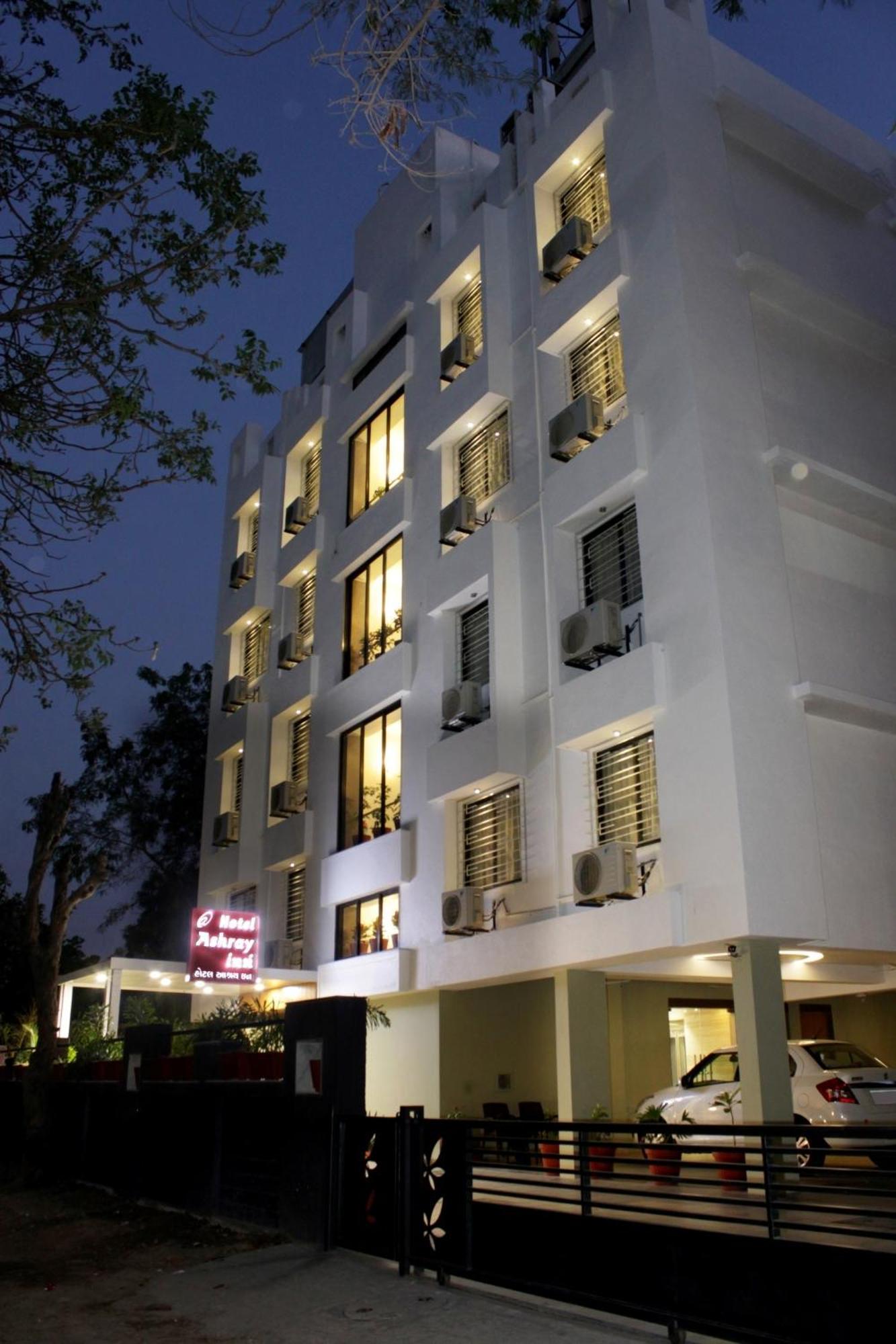 Hotel Ashray Inn Ahmedabad Bagian luar foto