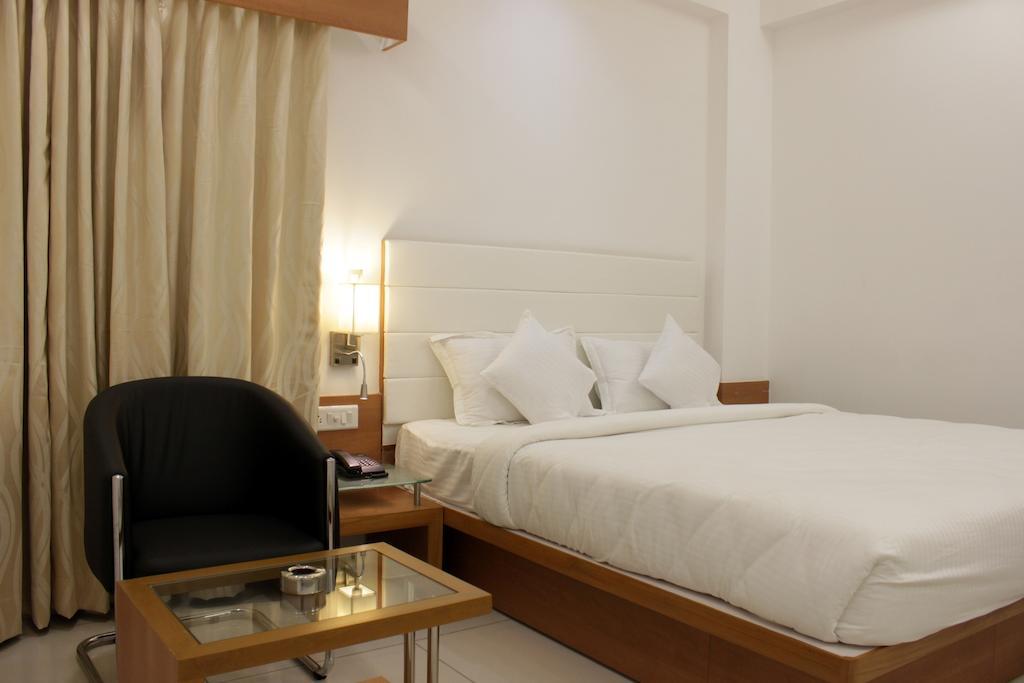Hotel Ashray Inn Ahmedabad Ruang foto