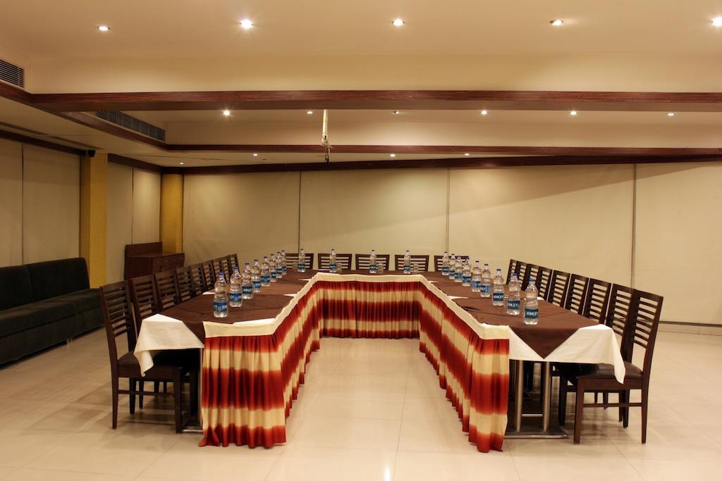 Hotel Ashray Inn Ahmedabad Bagian luar foto