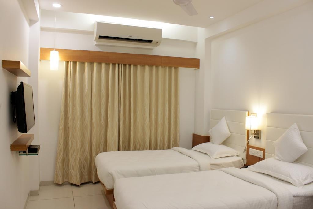 Hotel Ashray Inn Ahmedabad Ruang foto