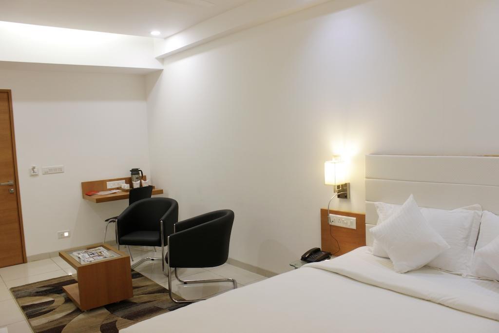 Hotel Ashray Inn Ahmedabad Ruang foto