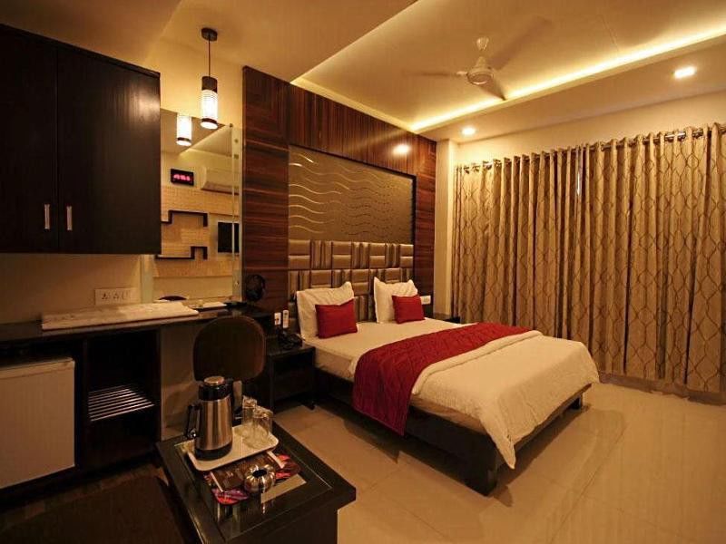 Hotel Ashray Inn Ahmedabad Bagian luar foto