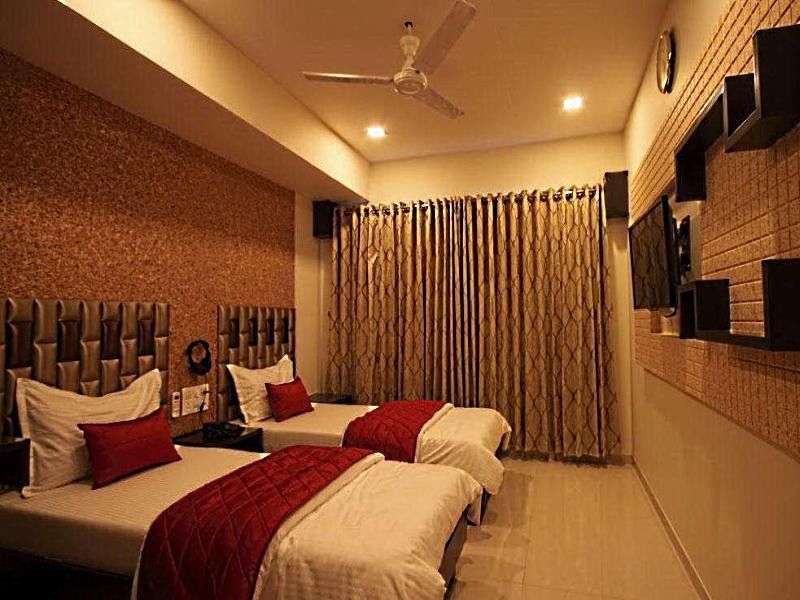 Hotel Ashray Inn Ahmedabad Bagian luar foto
