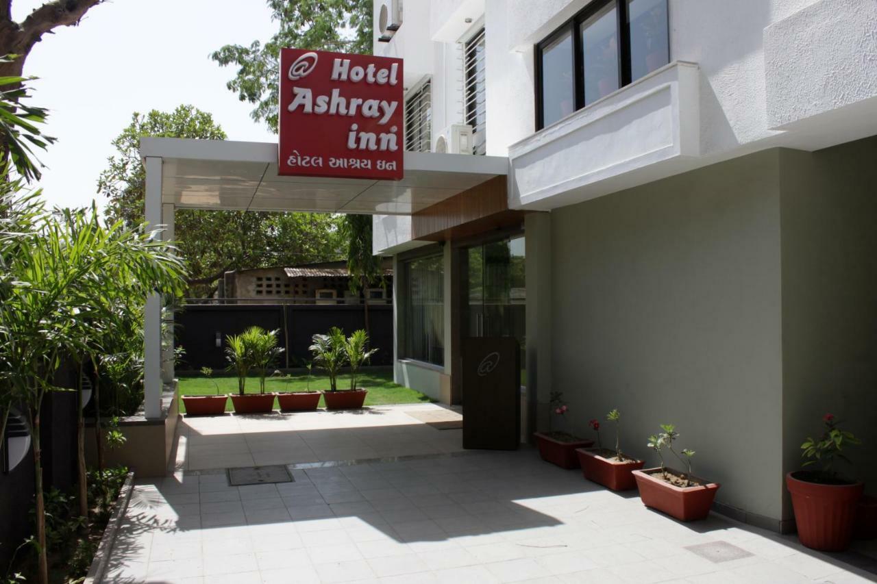 Hotel Ashray Inn Ahmedabad Bagian luar foto